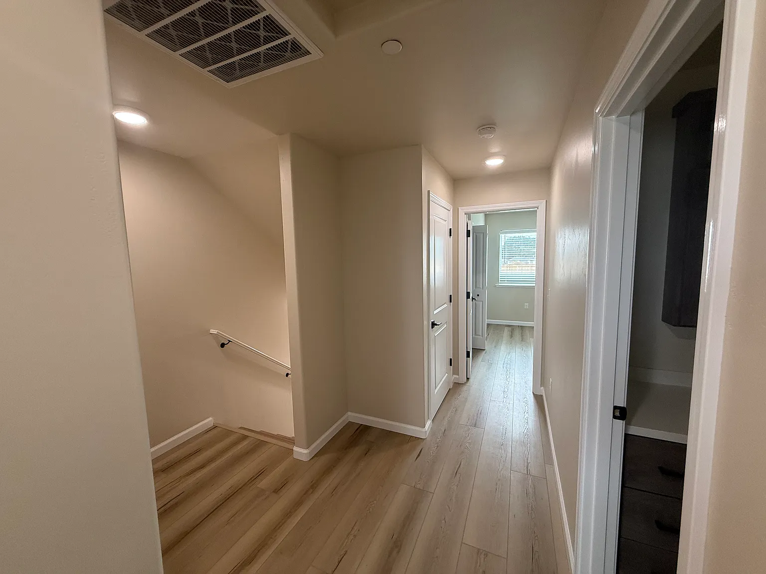 3 bed, 1100 sqft, $2,400 — Photo 4