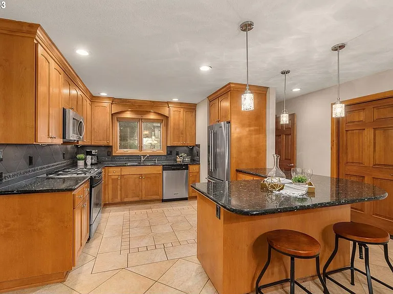 16932 Greentree Ave — Photo 4