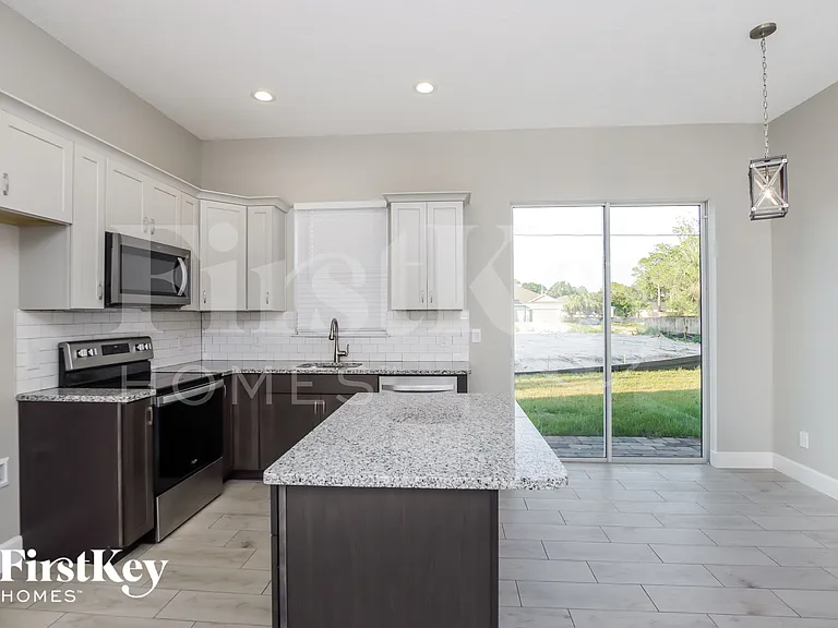 991 Walden Blvd SE — Photo 7