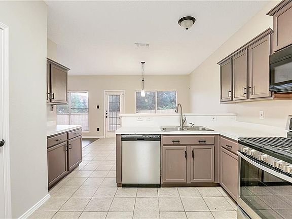 3rd image of 5716 Wimbledon Cir
