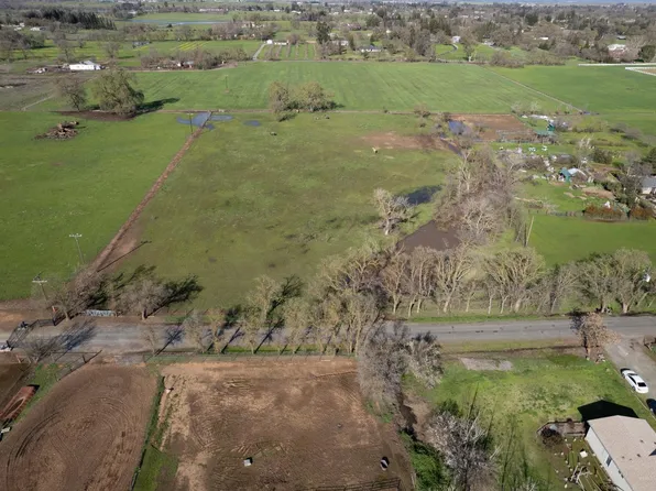 Pear Ln, Wilton, CA 95693
