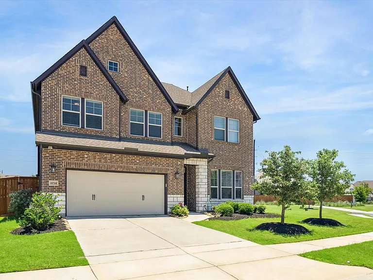 11718 Lost Maples Springs Dr — Photo 2