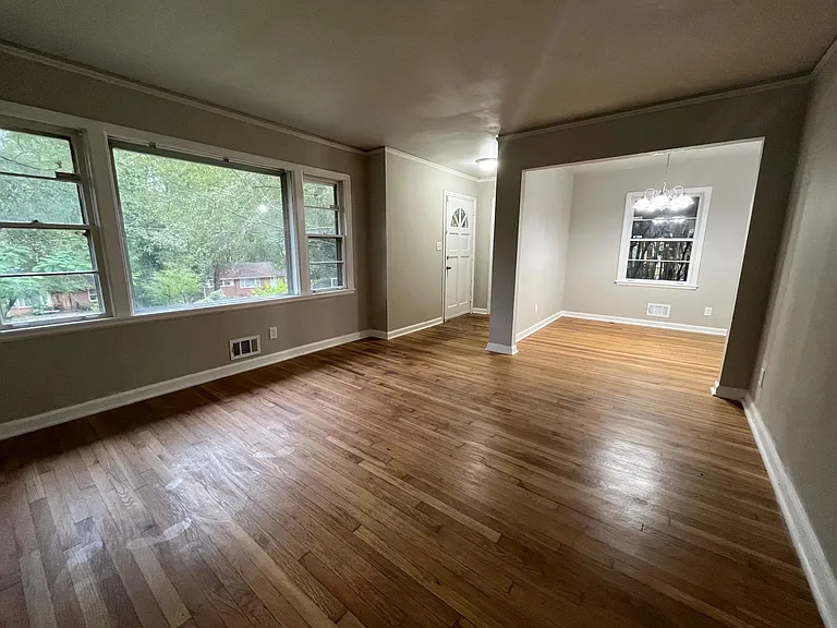 1381 Oakview Cir — Photo 8