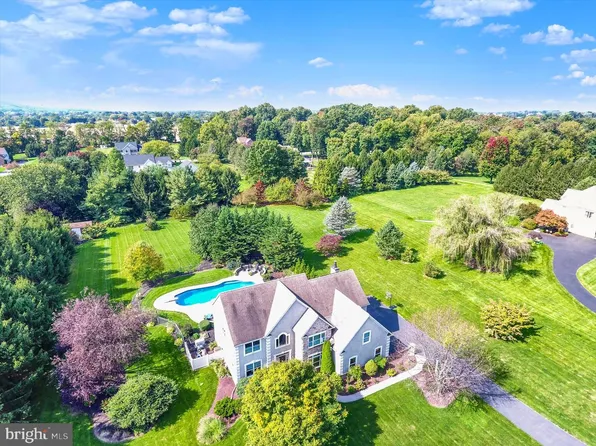 581 Lucinda Ln, Mechanicsburg, PA 17055