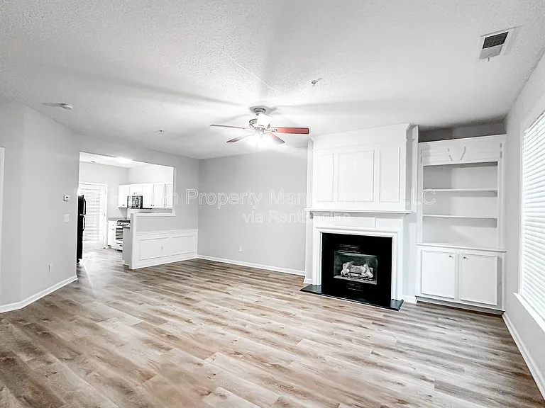 139 Riverstone Commons Cir — Photo 4