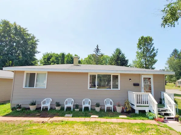 1504 Hoadley Ave, Kingsford, MI 49802