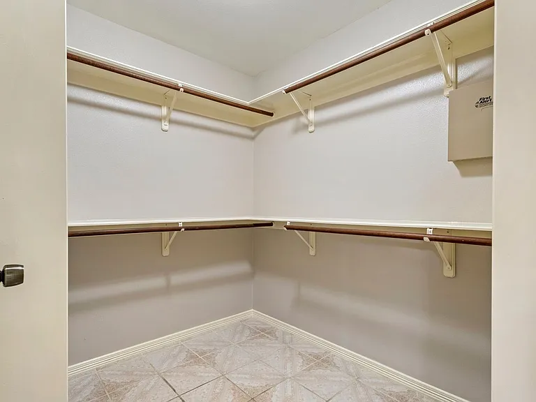610 Violet Ln — Photo 13