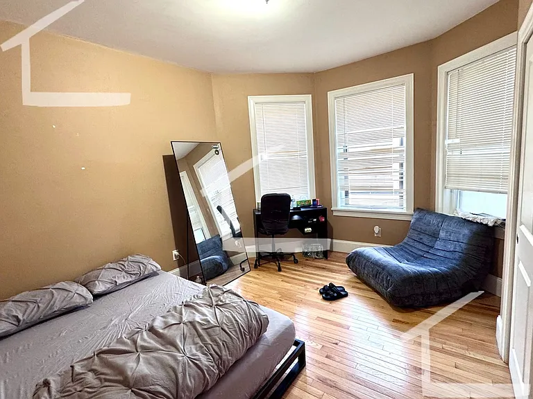 8 Lothian Rd #4 — Photo 6