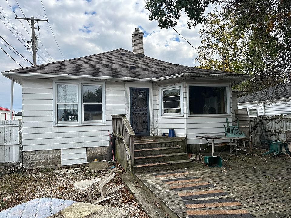 2nd image of 1005 S Locke St