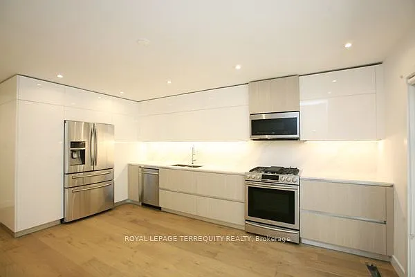 48 McGill St — Photo 3