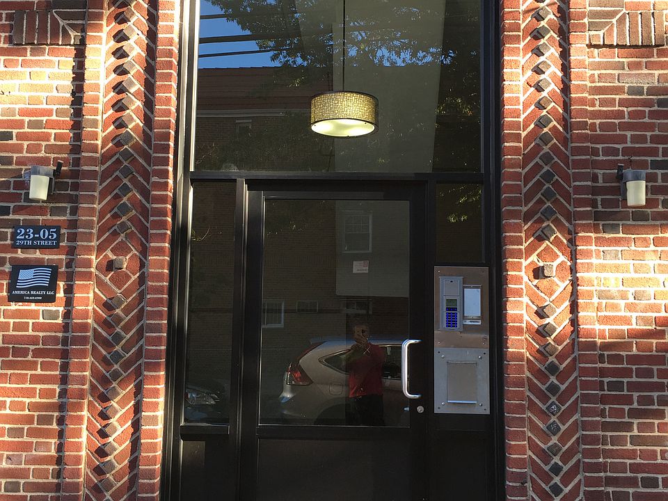 1st image of 2305 29th St #2E