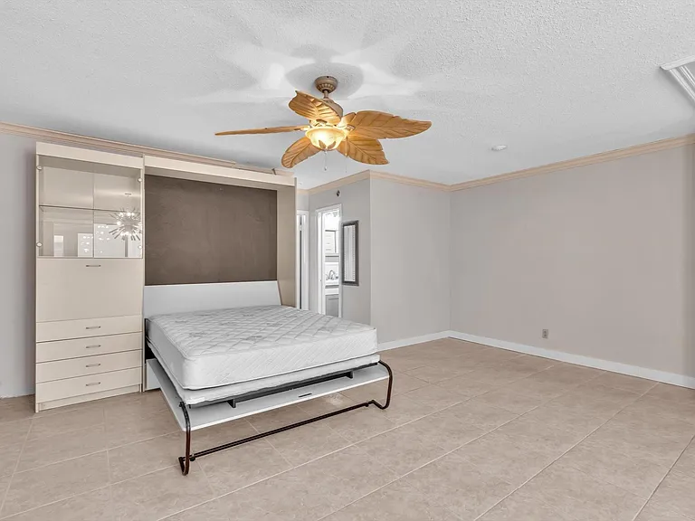 2000 Diana Dr — Photo 32
