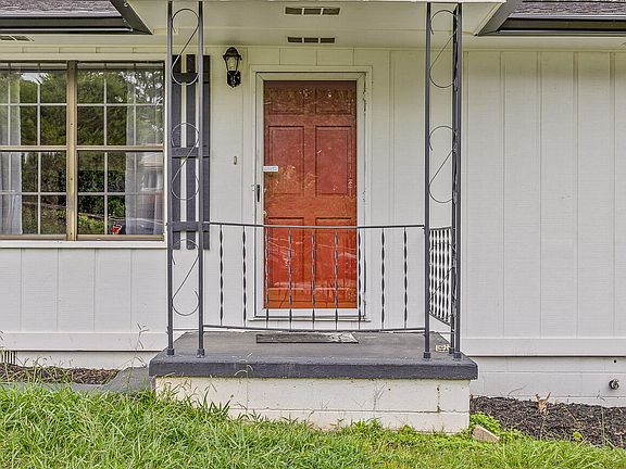 3rd image of 4814 Basswood Dr