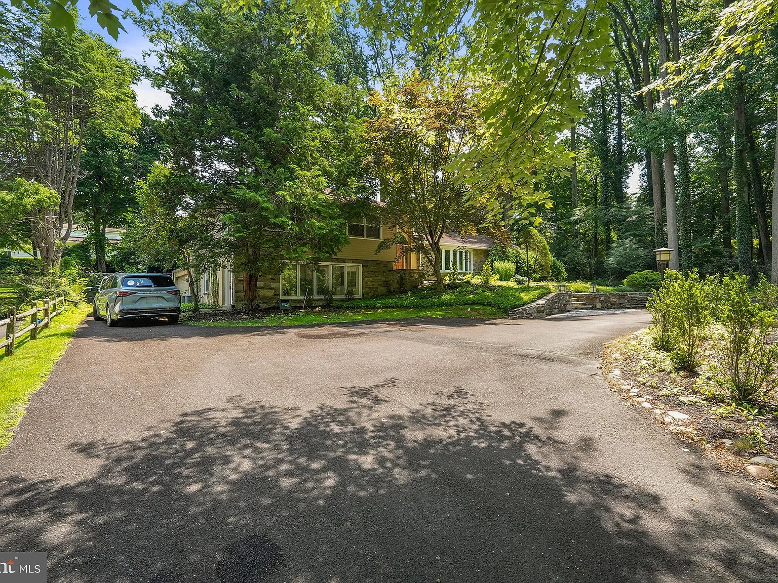 5 bed, 3822 sqft, $5,000 — Photo 4