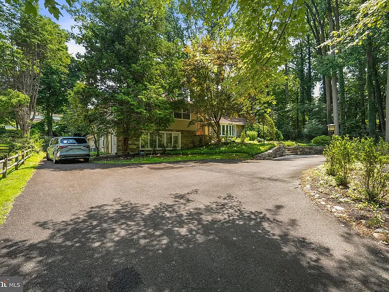 901 Dale Rd — Photo 4