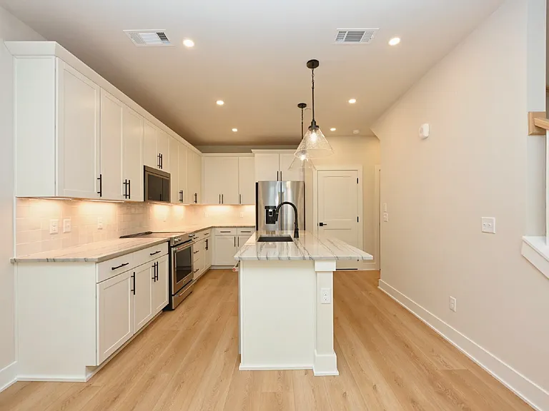 126 Zola Aly — Photo 19