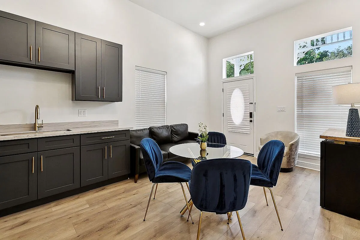 3 bed, 2.0 bath, 1860 sqft, $1,850 — Photo 4