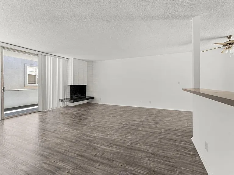 11946 Montana Ave #302 — Photo 15