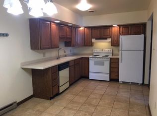 21 Young Cir APT D, Hanover, PA 17331