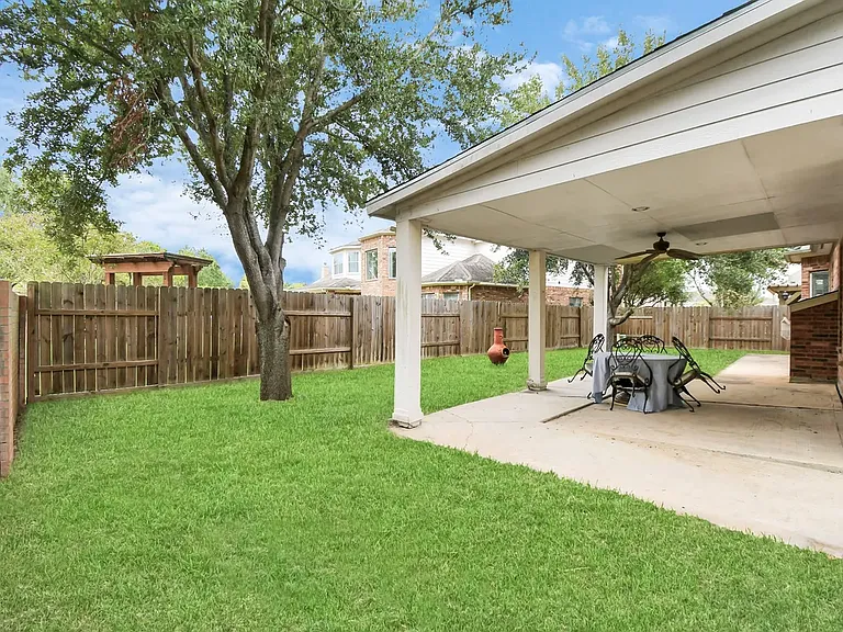 2504 Harbor Chase Dr — Photo 35