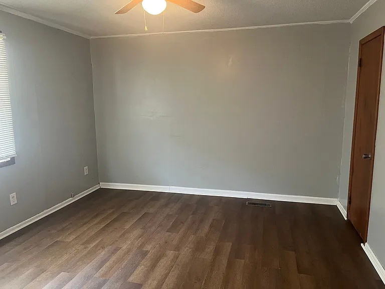 511 Bailey St — Photo 15