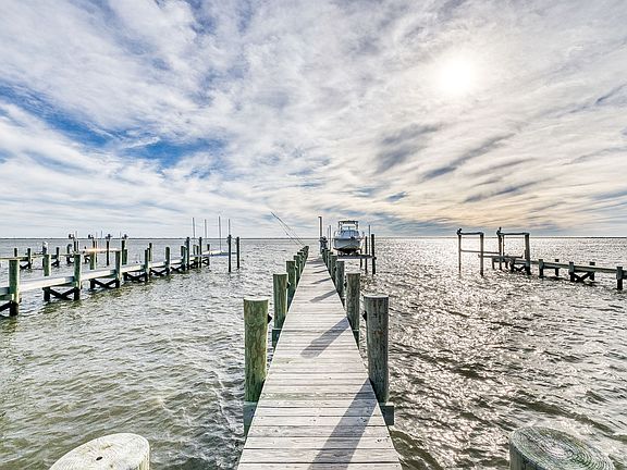 3rd image of 73 E Beach Promenade