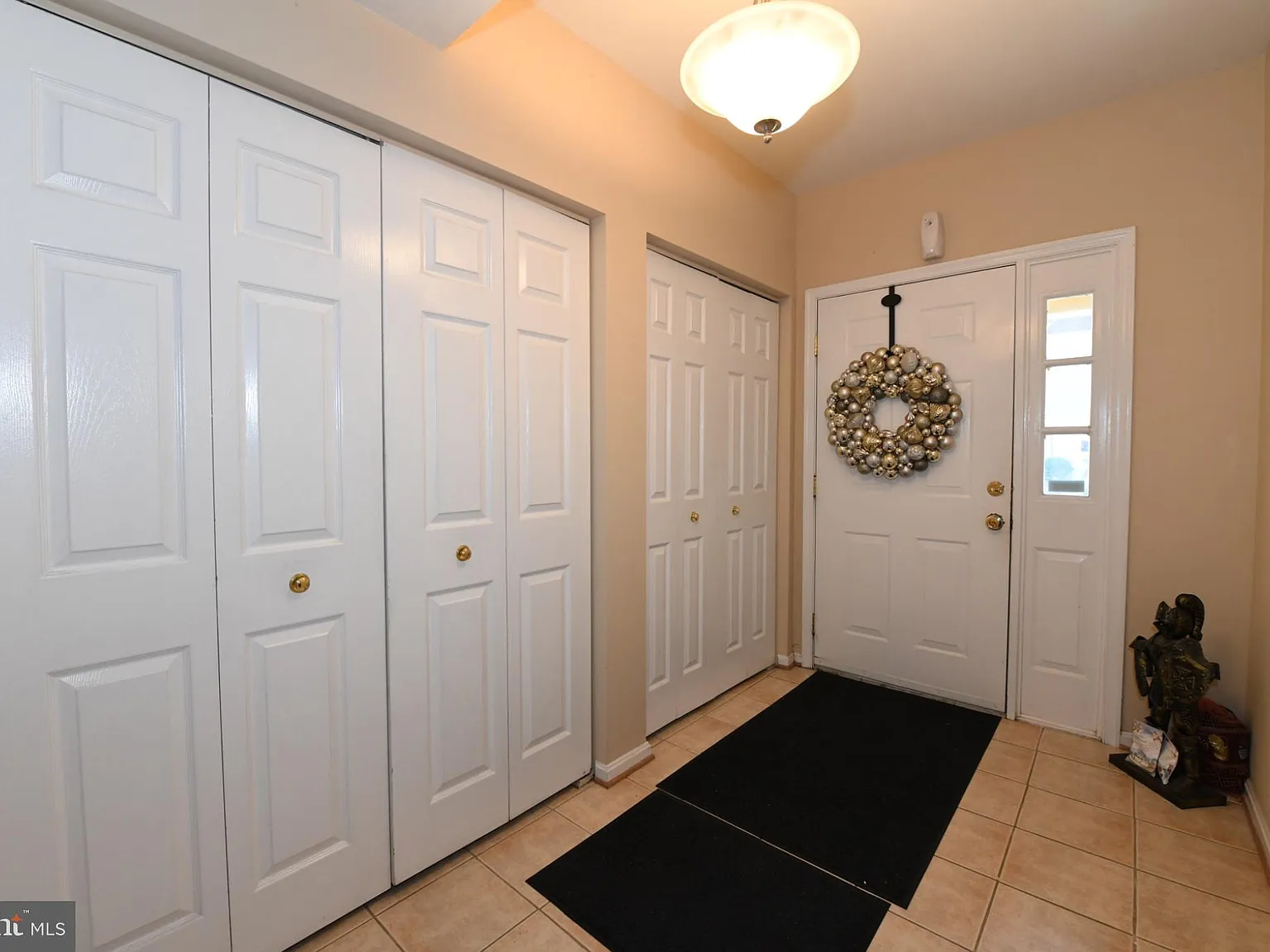 3 bed, 2.5 bath, 2015 sqft, $2,800 — Photo 3