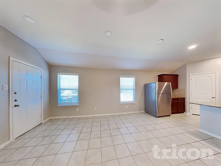 957 Newby Ln — Photo 3