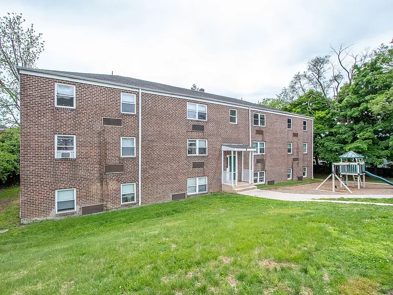 108 E Monroe Ave — Photo 16