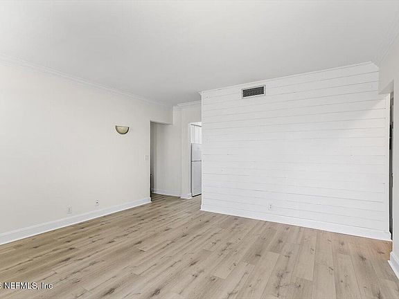 4th image of 1586 PALM Avenue #1586