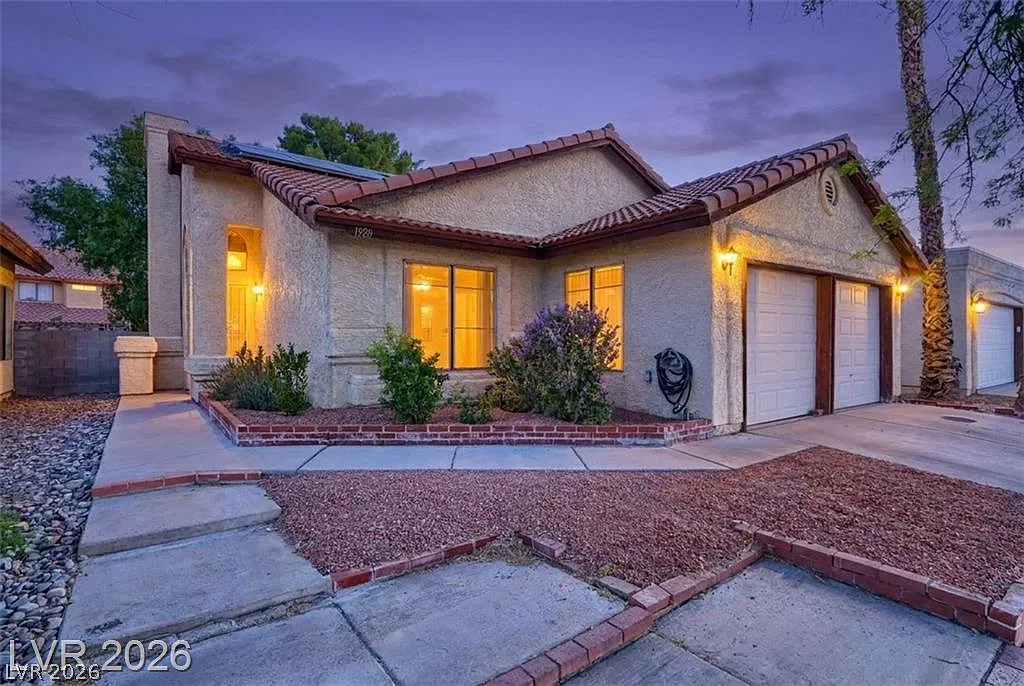 3 bed, 2.0 bath, 1443 sqft, $1,995 — Photo 1