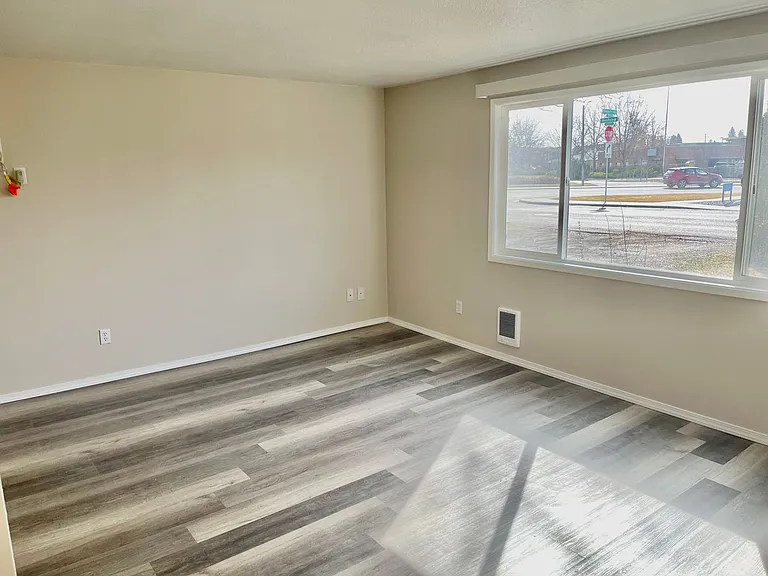 225 E Westview Ave — Photo 2