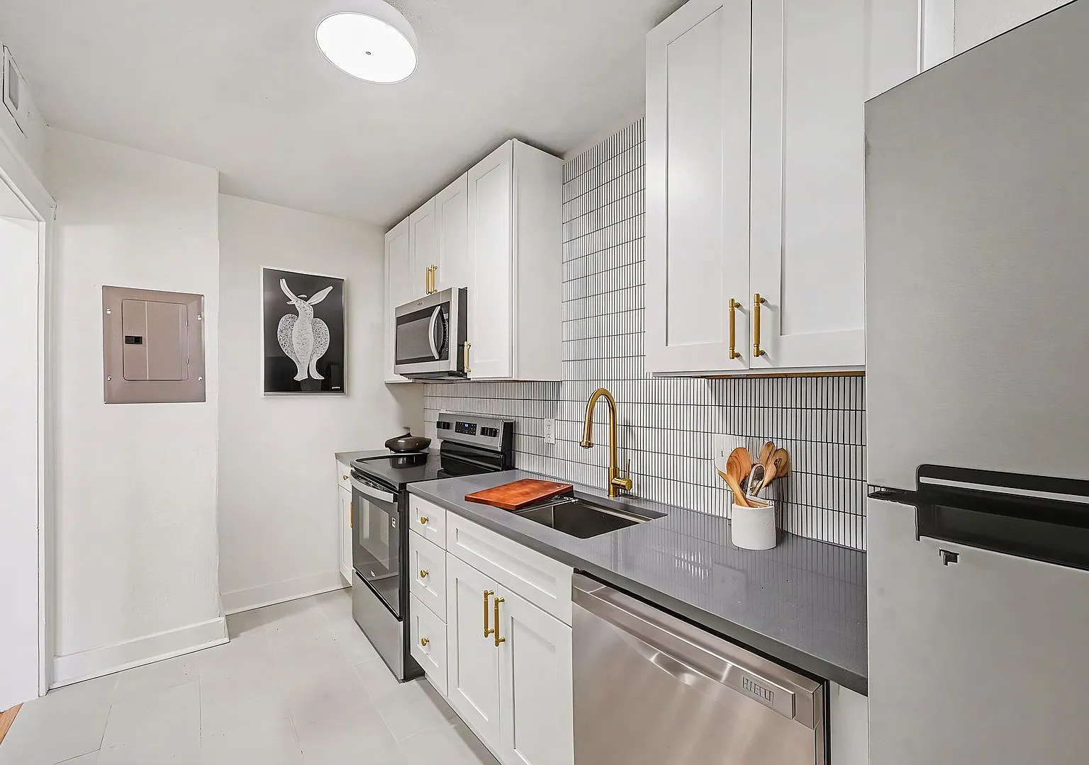 The Bristol Apartments — Photo 4