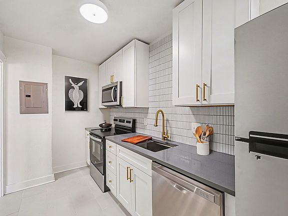 4th image of 516-526 W 39th Ter #3
