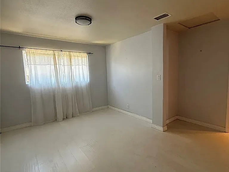 8402 Slater Ave — Photo 9