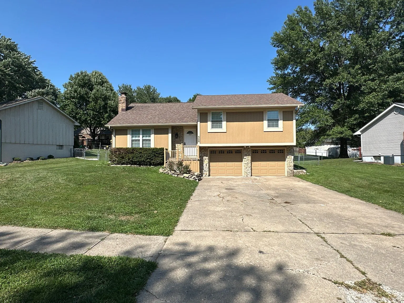 3 bed, 1100 sqft, $1,895 — Photo 2