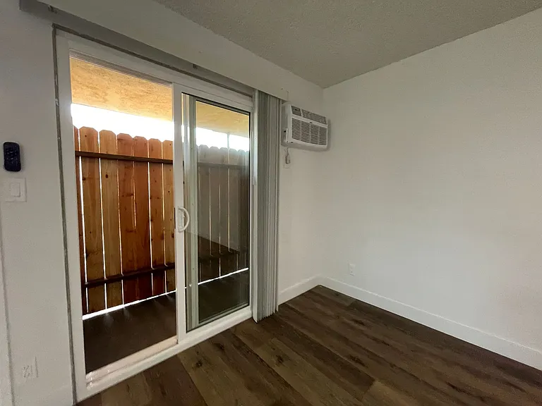 20353 Saticoy St — Photo 51