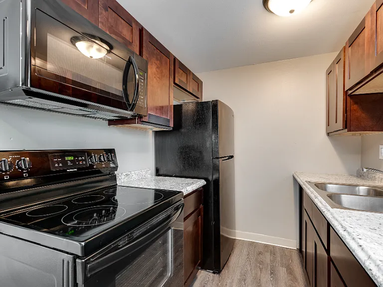 Imperial Continental Court Apartments — Photo 7