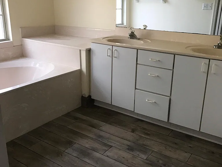 Master Bath w Tub/Shower Stall/Double Sinks