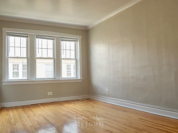 4th image of 2469 W Gunnison St #3