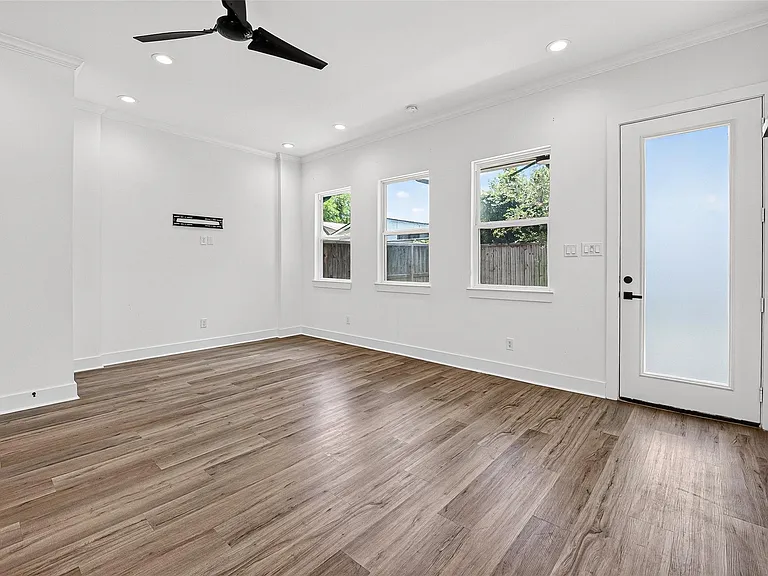 7314 Avenue L — Photo 9