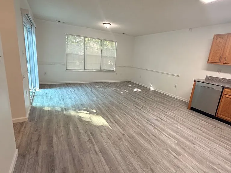 325 Town Pointe Way — Photo 4
