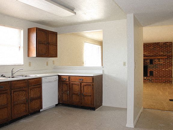 4th image of 6180 Honeygate Dr