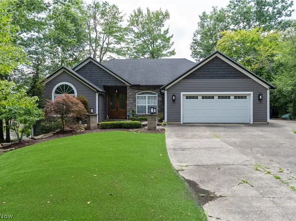 2264 Morning Star Dr, Roaming Shores, OH 44084