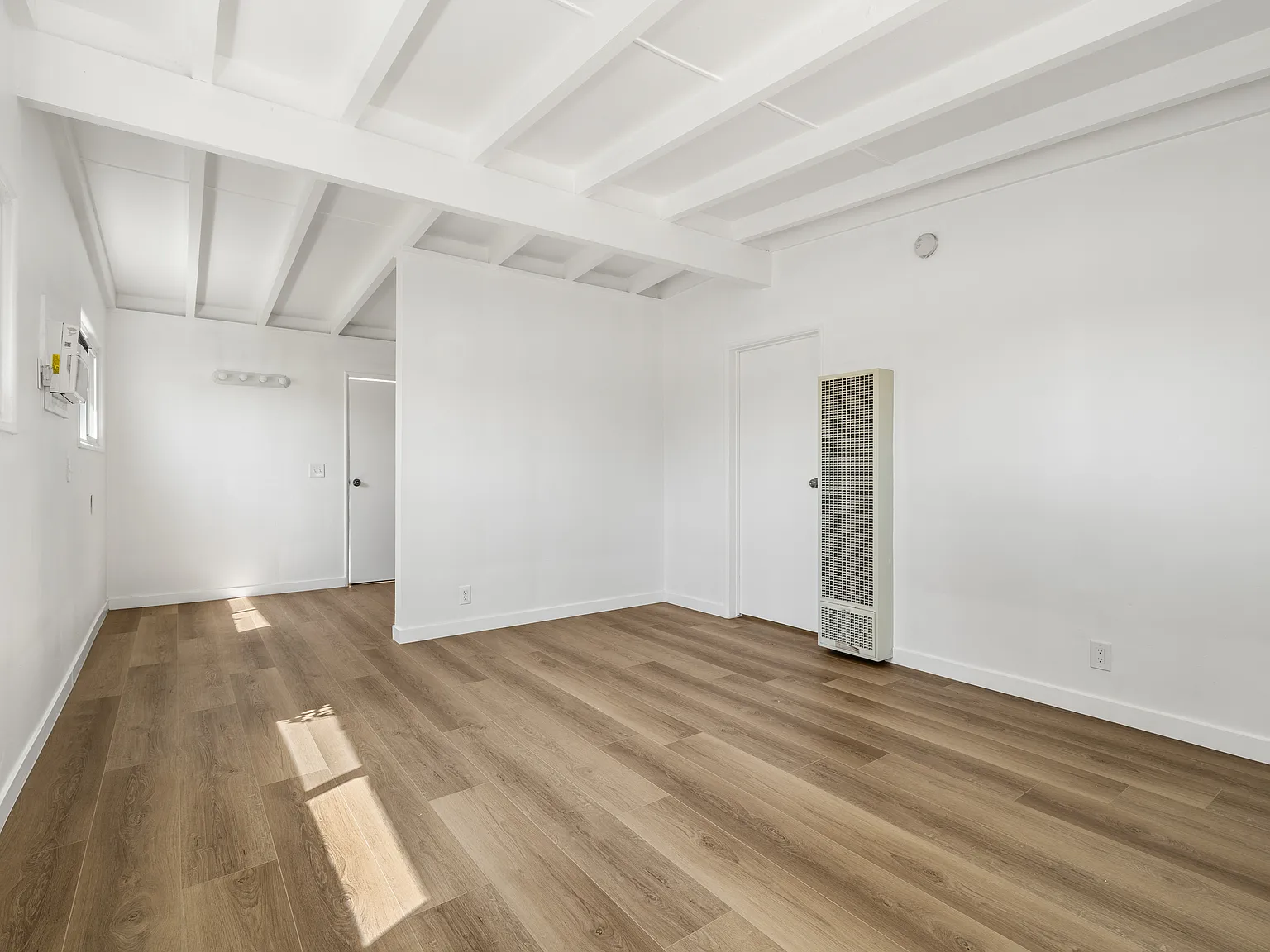 1 bed, 725 sqft, $2,099 — Photo 2