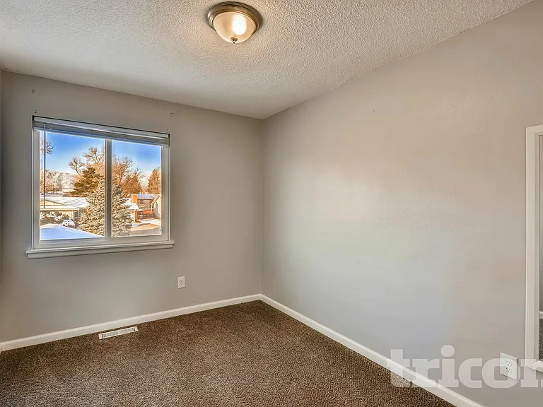 3222 Greenwood Cir — Photo 12