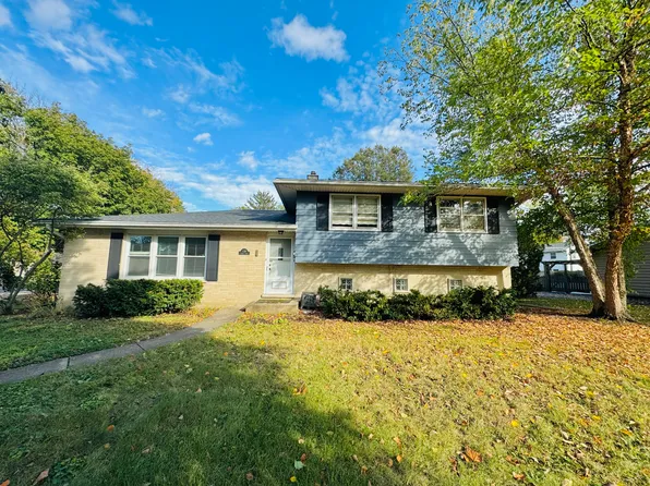 1136 Laurel Ln, Naperville, IL 60540