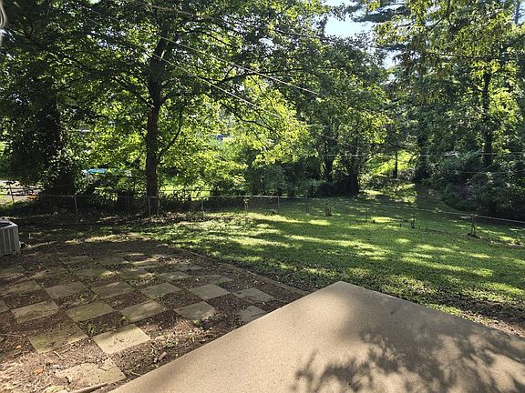 4th image of 1008 Colonial Ct