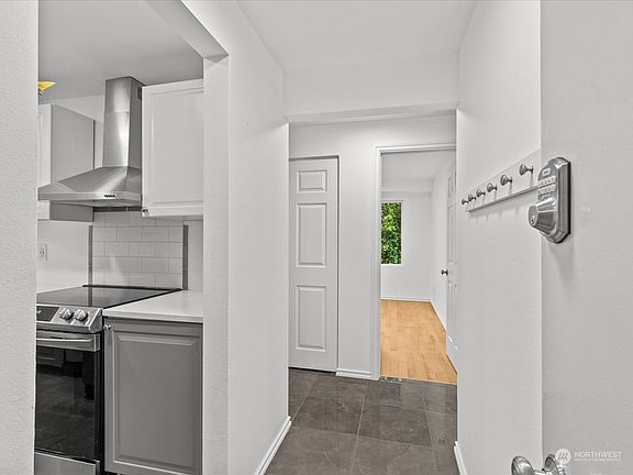 3rd image of 9906 NE 124th Street #1109