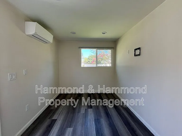 4447 Babcock Ave — Photo 6